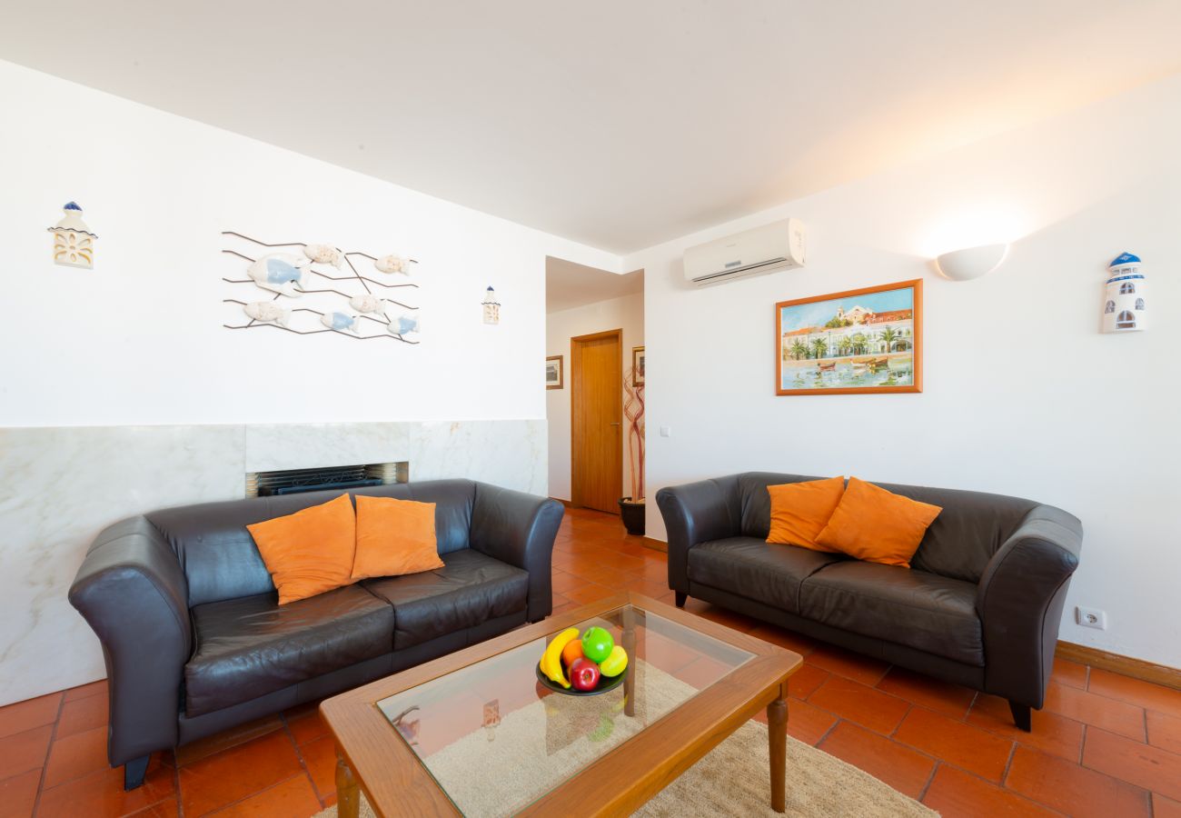 Apartamento em Lagos - RLAG96L