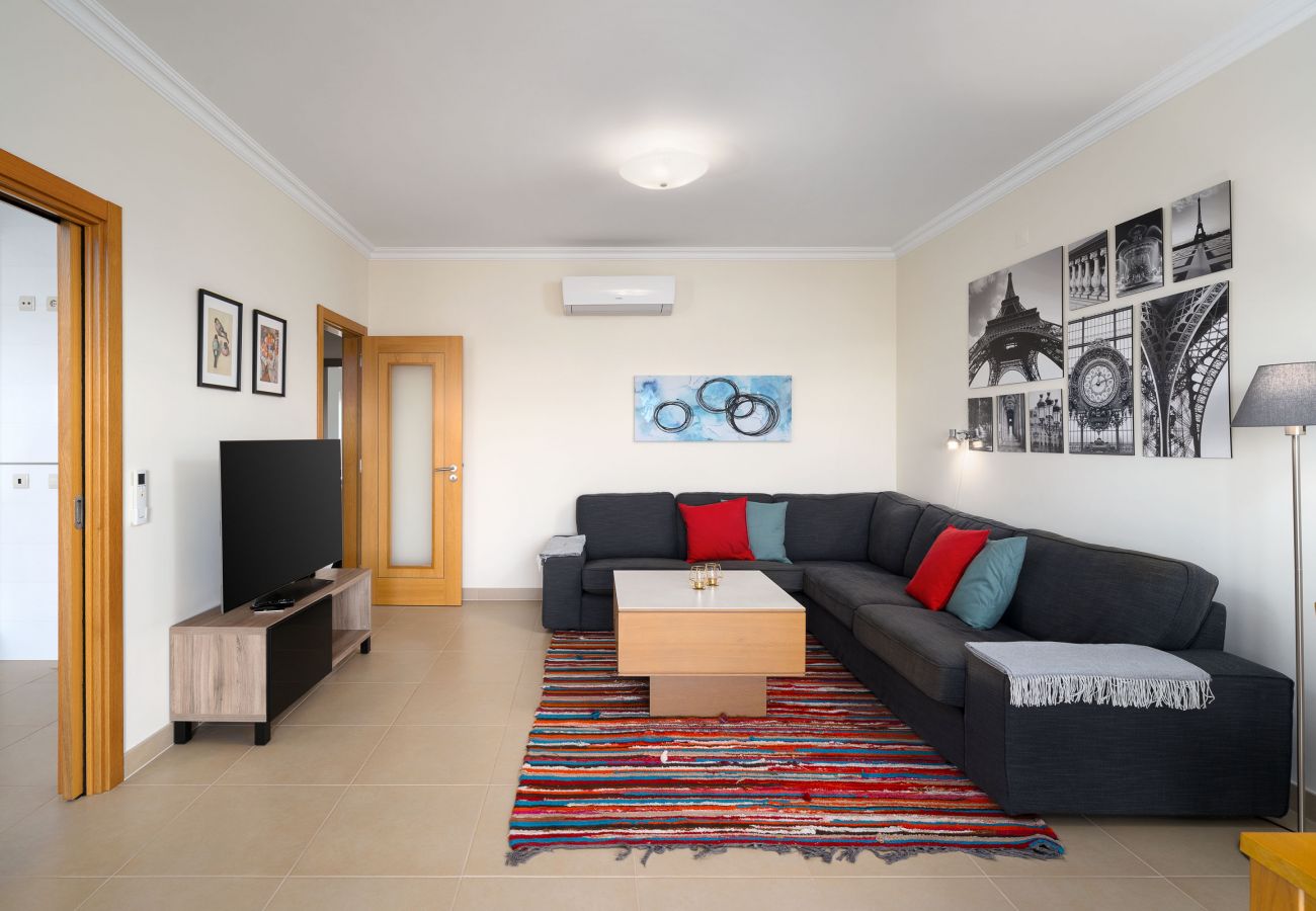 Apartamento em Lagos - RLAG111L