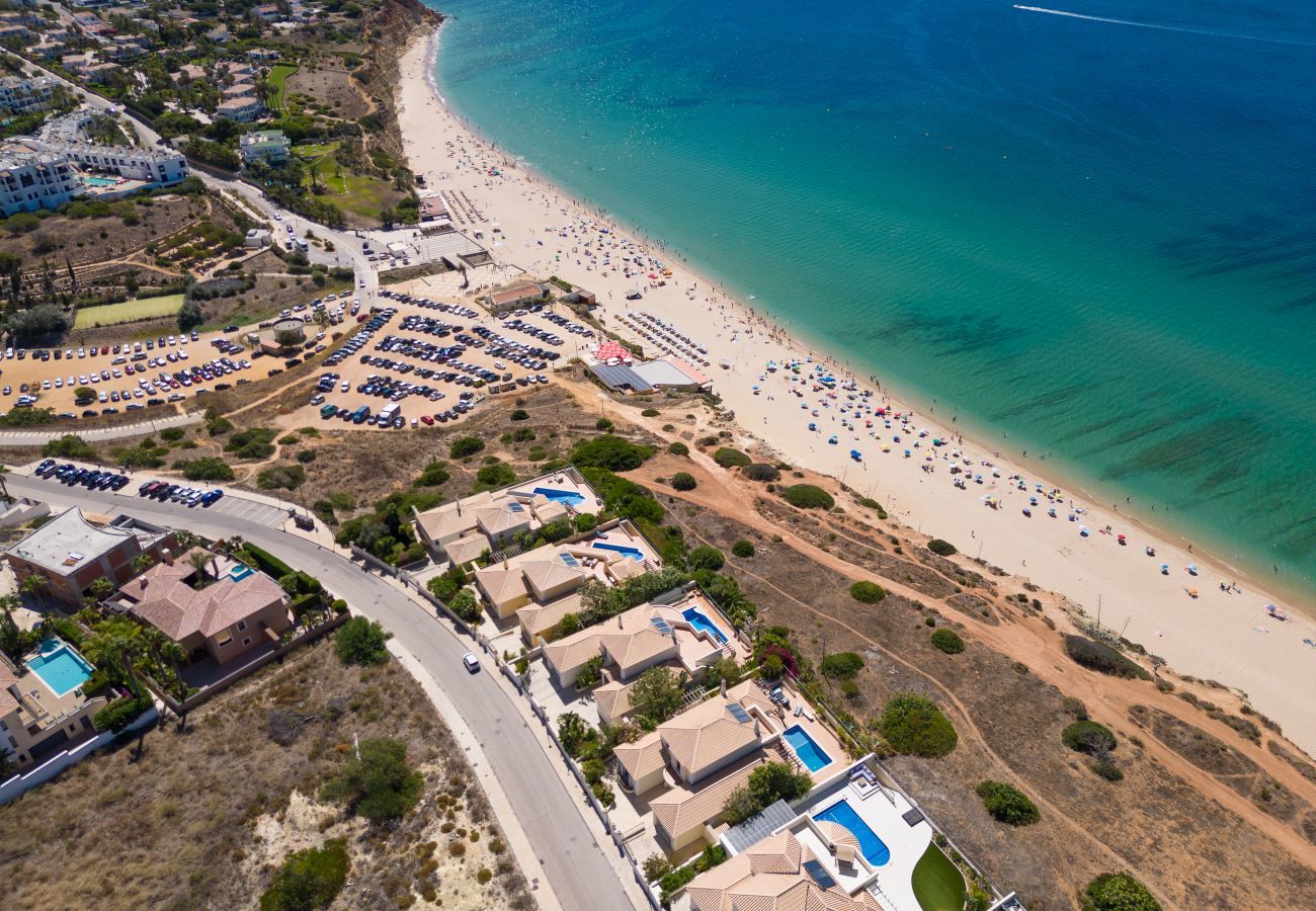 Vista aérea da zona envolvente e da praia